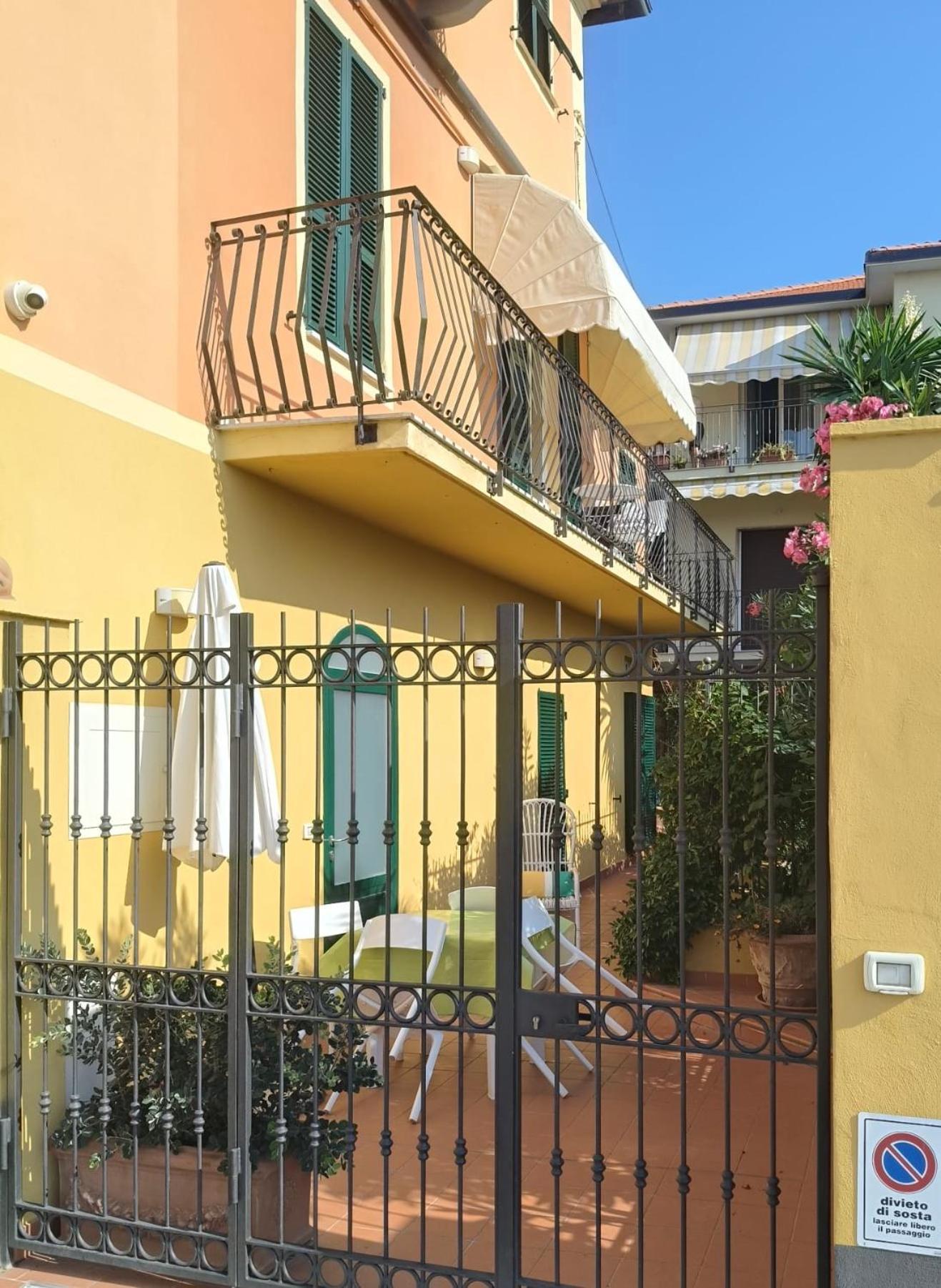 Bistrot Del Mare Apartment Santo Stefano al Mare Bagian luar foto