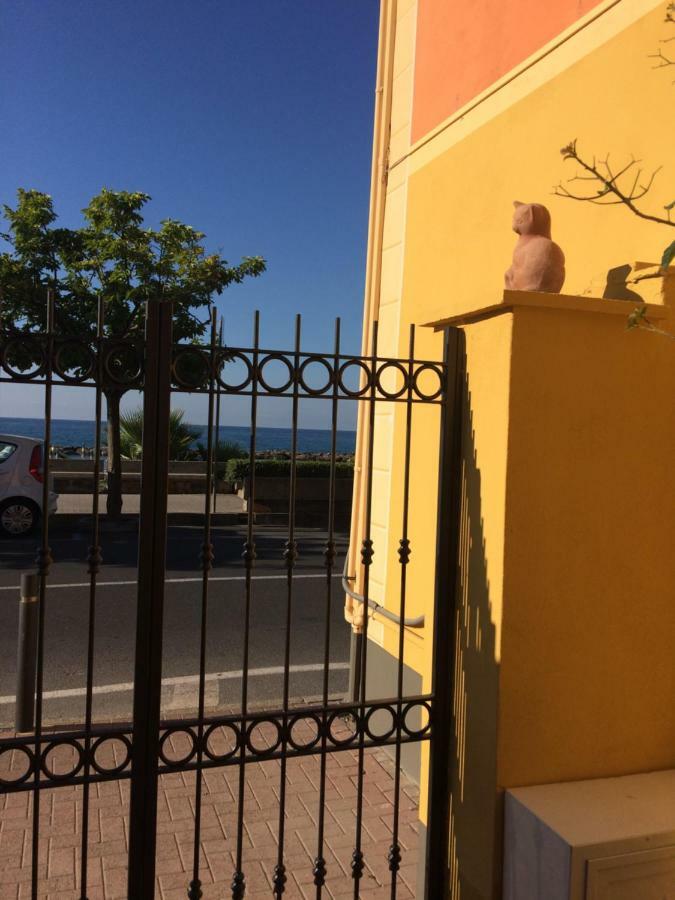 Bistrot Del Mare Apartment Santo Stefano al Mare Bagian luar foto