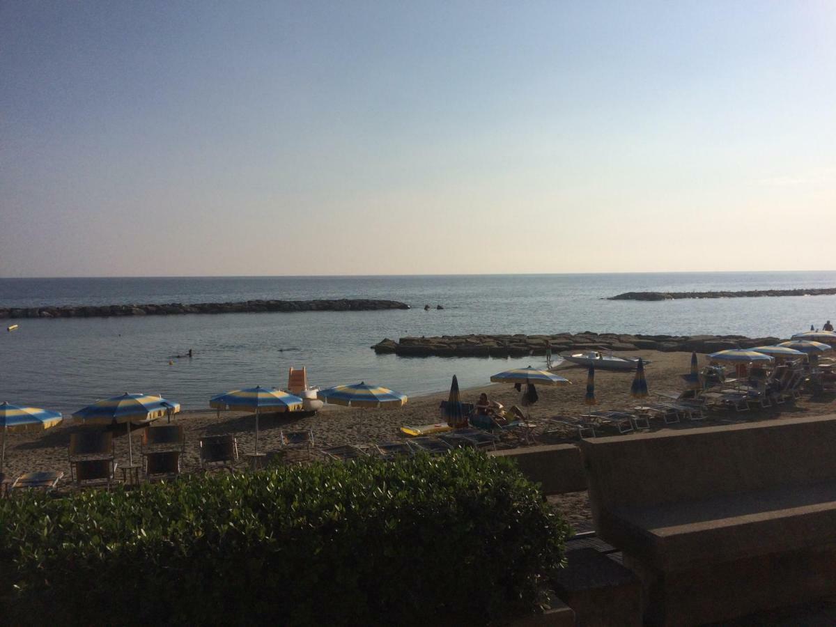 Bistrot Del Mare Apartment Santo Stefano al Mare Bagian luar foto
