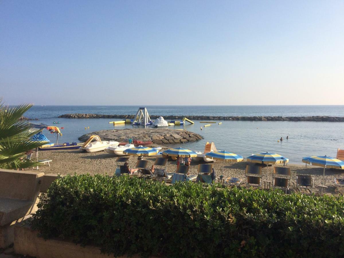 Bistrot Del Mare Apartment Santo Stefano al Mare Bagian luar foto